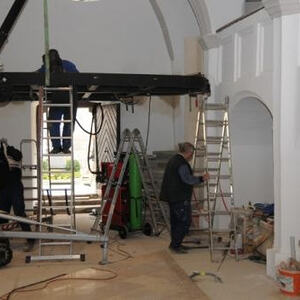 Orgel: Abbau, Stahlkonstruktion der Brüstung, Aufbau