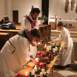 Adventfeier mit Genuss-standln in St. Quirinus