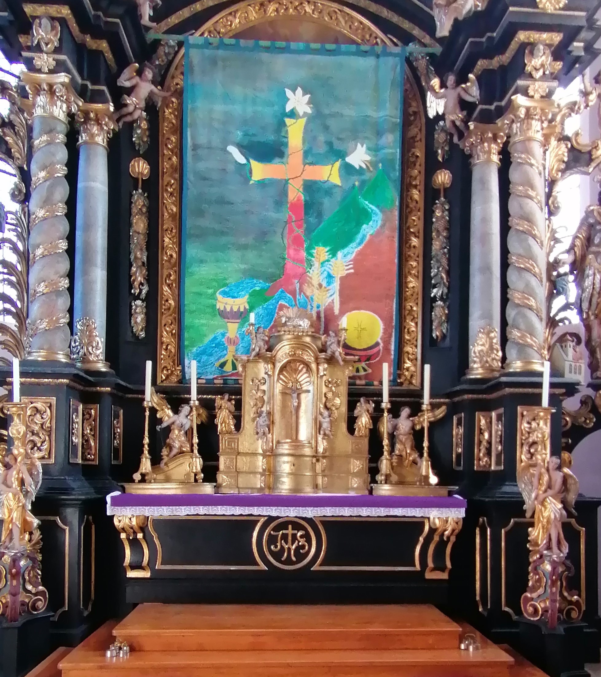 Violett für die Altäre