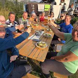 Gute Stimmung am Vorabend der Bergmesse in der Hochkogelhütte