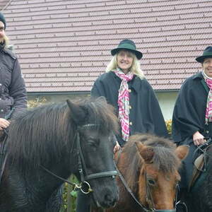 Zu Fuß und hoch zu Pferd