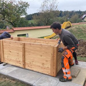 Hochbeet aufgestellt.