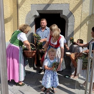 Spendensammlung für Kirchenschmuck