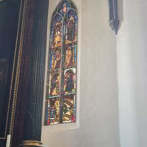 Grabkapell Familie Tilly, gotisches Fenster