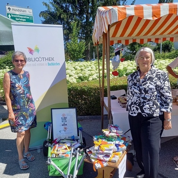 Margarete Schachinger und Renate Zehetner vom Büchereiteam Buchkirchen