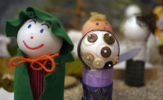 Die Hirten ziehen zur Krippe