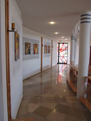 Kirchenraum, rund, links                              