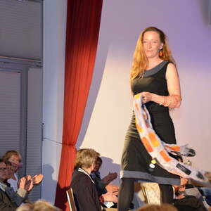 MODENSCHAU und Informationen über ökologisch und fair hergestellte Kleidung 