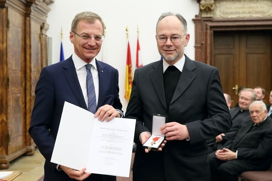 Goldenes Verdienstzeichen des Landes OÖ an Mag. P. Wolfgang Haudum Ocist