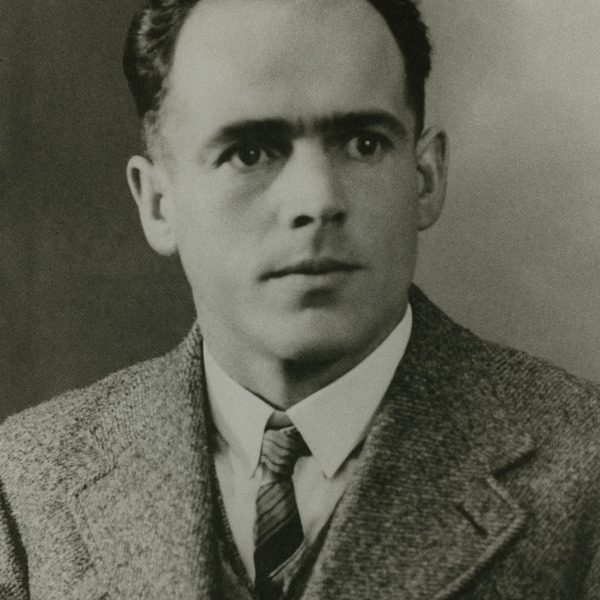 Portrait Franz Jägerstätter im Anzug.