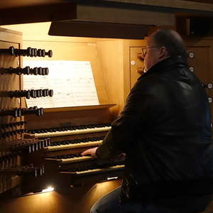 Heinrich Reknagel an der Rudigierorgel