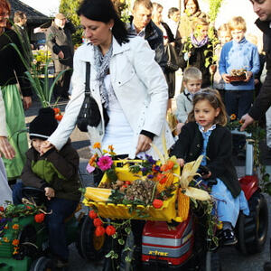 Erntedankfest und Pfarrhofsegnung 2011