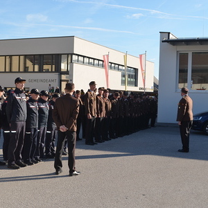 Die Feuerwehren Inzersdorf/Lauterbach mit der Jugendgruppe