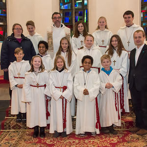 Neue Ministranten in der Pfarre Kirchdorf/KremsAm Christkönigssonntag steht der Gottesdienst in Kirchdorf/Krems ganz im Zeichen der Ministrantinnen und Ministranten. Die beiden Leiter Jakob und Samuel Haijes haben dabei auf kindgerechte Elemente bes