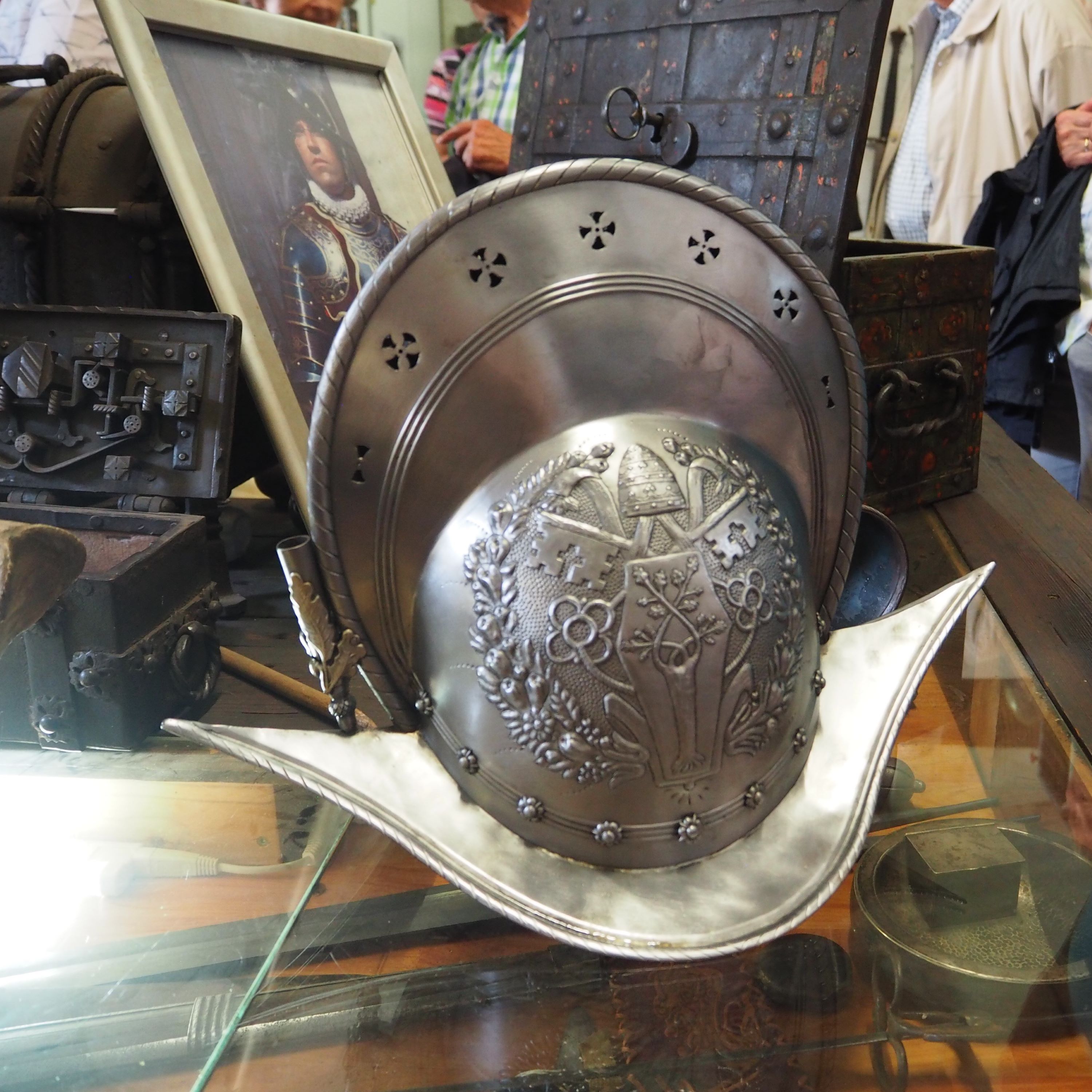 Werkstück Helm Schweizer Garde