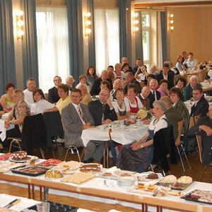 Trachtensonntag mit Ehejubilaren