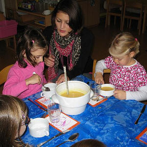 Mittagessen im Gratis Kindergarten