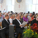 Im Publikum (v.l.): Innsbrucks Diözesanbischof Dr. Manfred Scheuer, Superintendent Dr. Gerold Lehner, Generalvikar DDr. Severin Lederhilger, Abt des Stiftes Kremsmünster Ambros Ebhart