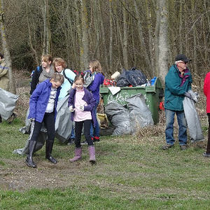 Traunauen-Reinigung mit ökomenischen Gottesdienst
