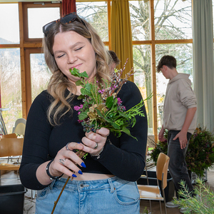 Kath. Jungschar der Pfarre Kirchdorf an der Krems übernahm heuer erstmals das Palmbuschen-Binden. 