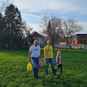 Wildheckenpflanzung auf der Pfarrwiese