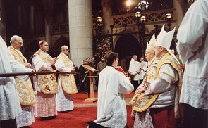 Bischofsweihe von Maximilian Aichern OSB im bitterkalten Linzer Mariendom am 17. Jänner 1982. Kardinal Franz König leitete die Liturgie.