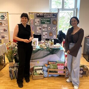 Alexandra Pichlbauer und Sila-Yagmur Terkesli aus der Bibliothek Schwertberg