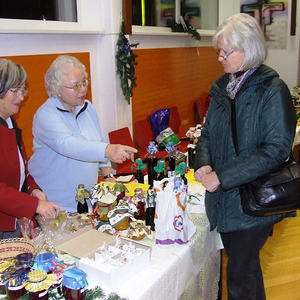 Adventkranzweihe und Schmankerlmarkt