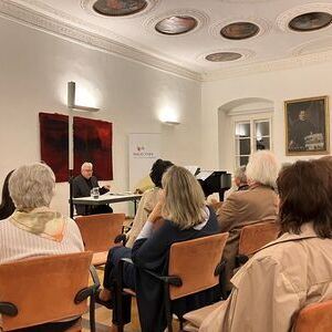 Rudolf Habringer in der Bibliothek Buchkirchen