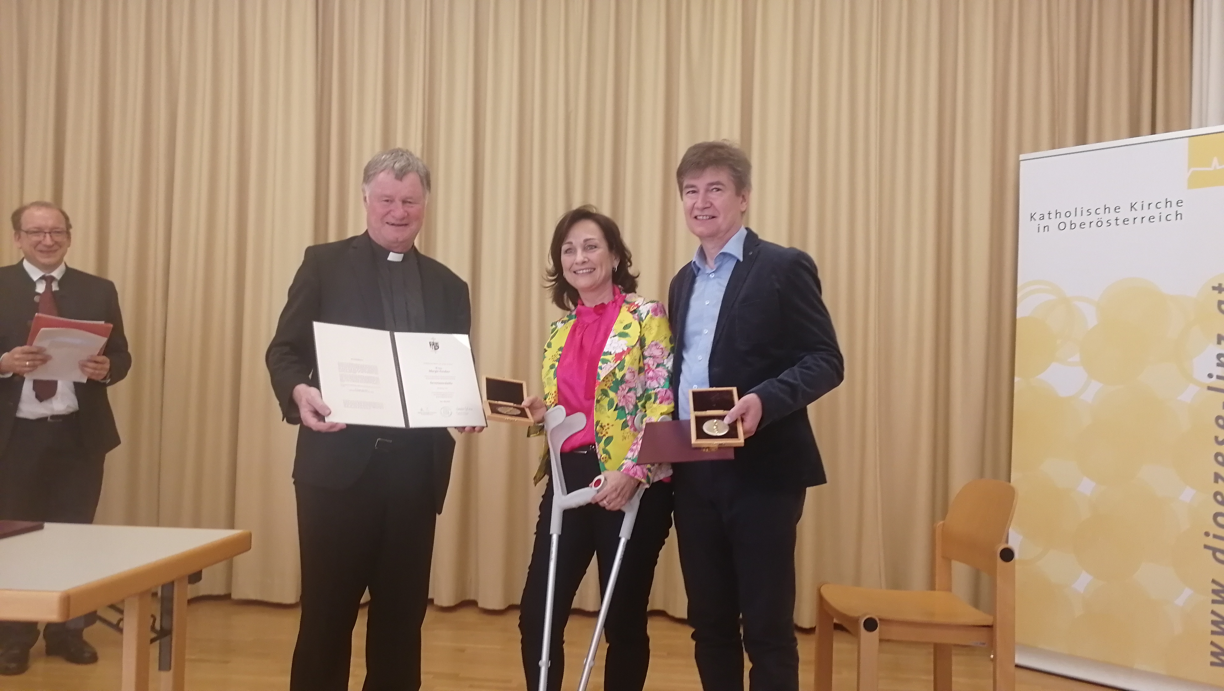 Severinmedaille für Margit und Dr. Franz Gruber / fhuemer/pfarre ottnang Severinmedaille für Margit und Dr. Franz Gruber