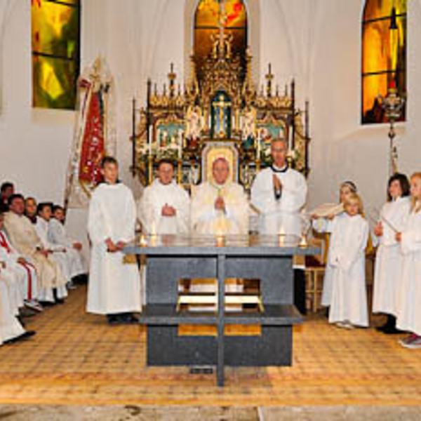Altarweihe und Wiedereröffnung der Dorfer Pfarrkirche Bischof Ludwig Schwarz