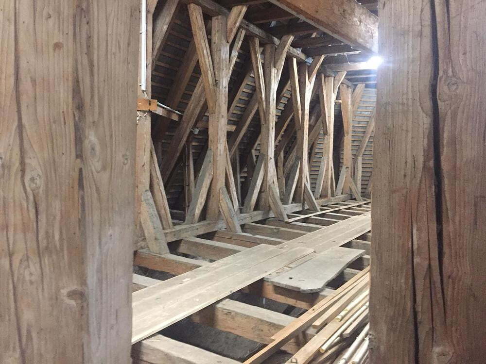 erste Fotos von der Dachstuhlsanierung