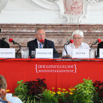 Am Podium (v.l.) Bischof Andrej Ćilerdžić, Moderator Helmut Obermayr, OKR Dr.in Hannelore Reiner, Diözesanbischof Dr. Manfred Scheuer