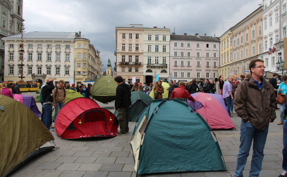Flashmob für menschenwürdige Flüchtlings-Unterbringung Linz