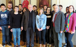 Jugendliche des Jugendprojektes ju-can besuchten Bischof Ludwig Schwarz im Bischofshof zum Abschied. 