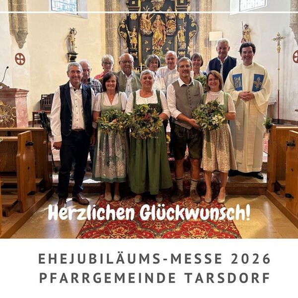 Jubelpaare als Gruppe vor dem Altar
