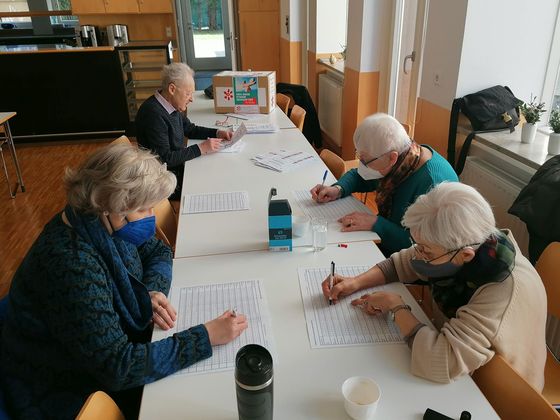 Wahlkommission bei der Stimmauszählung