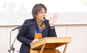Vizerektorin Dekanin Univ.-Prof. Dr. Klara A. Csiszar. 