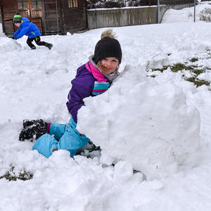 Die Jungschar Kirchdorf mit Schneespielen in der Gruppenstunde
