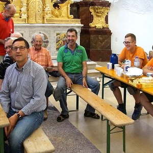 Die Bänke werden wieder montiert 16.09.2016