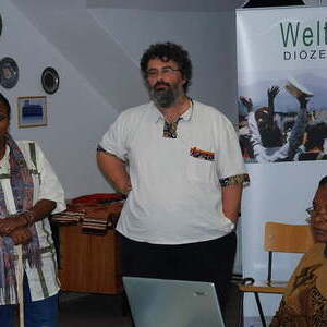 Vortrag von Magdalena Mhina und Helen Ngua 