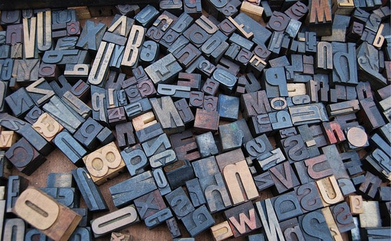 Buchstaben und Zahlen in der Typographie