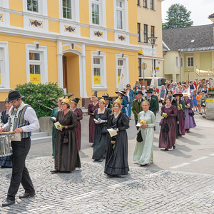 Die Trachtengruppe Kirchdorf als Teil der Prozession