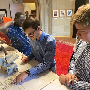 Besuch des Escape Rooms im Mariendom in Linz