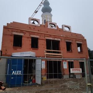 Abriss und Aufbau Pfarrheim Ostermiething