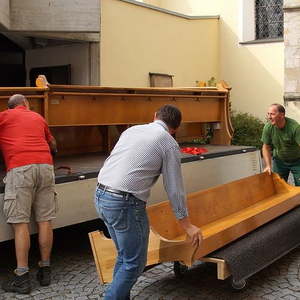 Die Bänke werden wieder montiert 16.09.2016