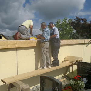 Foto: © Pfarre Oberkappel; Sanierung der Friedhofsmauer 2015