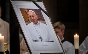Österreichische Bischöfe würdigen Franziskus am ersten Todestag