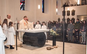 Ampflwang: Kirch- und Altarweihe mit Bischof Manfred Scheuer