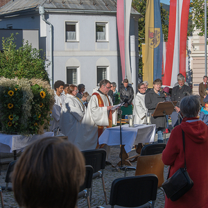 Erntedank Feier in der Pfarre Kirchdorf/Krems mit Pfarrer P. Severin Kranabitl am KirchenplatzFoto: Jack Haijes 